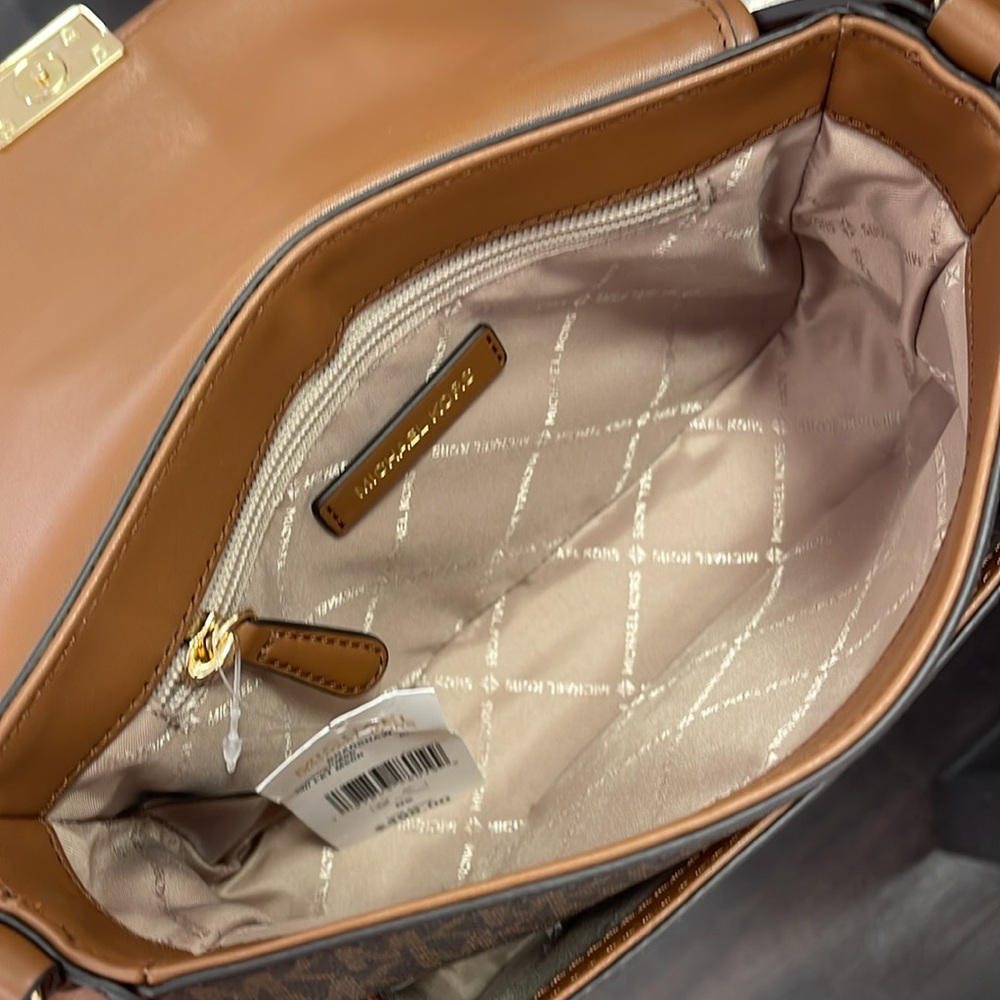 Michael Kors Bradshaw Medium Signature Logo Messenger Bag
Brown 
NWT - Picture 11 of 16
